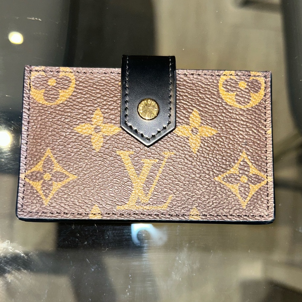 AUTHENTIC louis vuitton accordion card holder